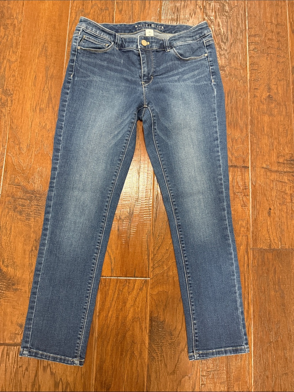 White House Black Market Women's Skinny Jeans - Mid Wash Blue